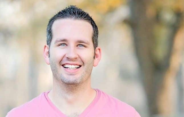  Dr. Léo Valente – Psiquiatra na Barra da Tijuca RJ Especialidade: Psiquiatria da Infância e Adolescência, TDAH e Transtorno do Espectro Autista (TEA). Abordagem: Dr. Léo é apaixonado por mapear e maximizar o potencial de crianças e adolescentes. Com uma abordagem lúdica e científica, ele auxilia famílias no diagnóstico e tratamento de TDAH, TEA e outras condições do neurodesenvolvimento. Seu trabalho busca não apenas gerenciar sintomas com medicação, mas também orientar pais e cuidadores para um desenvolvimento pleno e feliz. Endereço: Avenida Ayrton Senna, 3000, Bloco C, Loja 110 – Barra da Tijuca, Rio de Janeiro – RJ Telefone: (21) 96666-3333